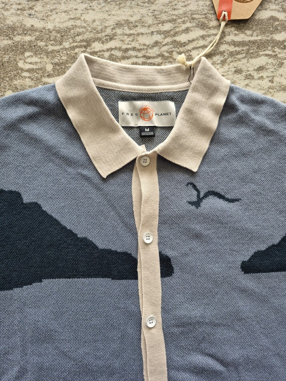 Free Planet Men's Button Down Sweater Polo Shirt New Size Medium